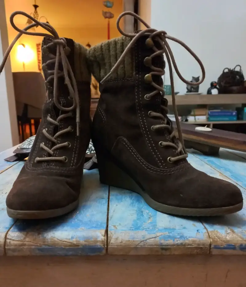 Botines de gamuza marrón con tacón