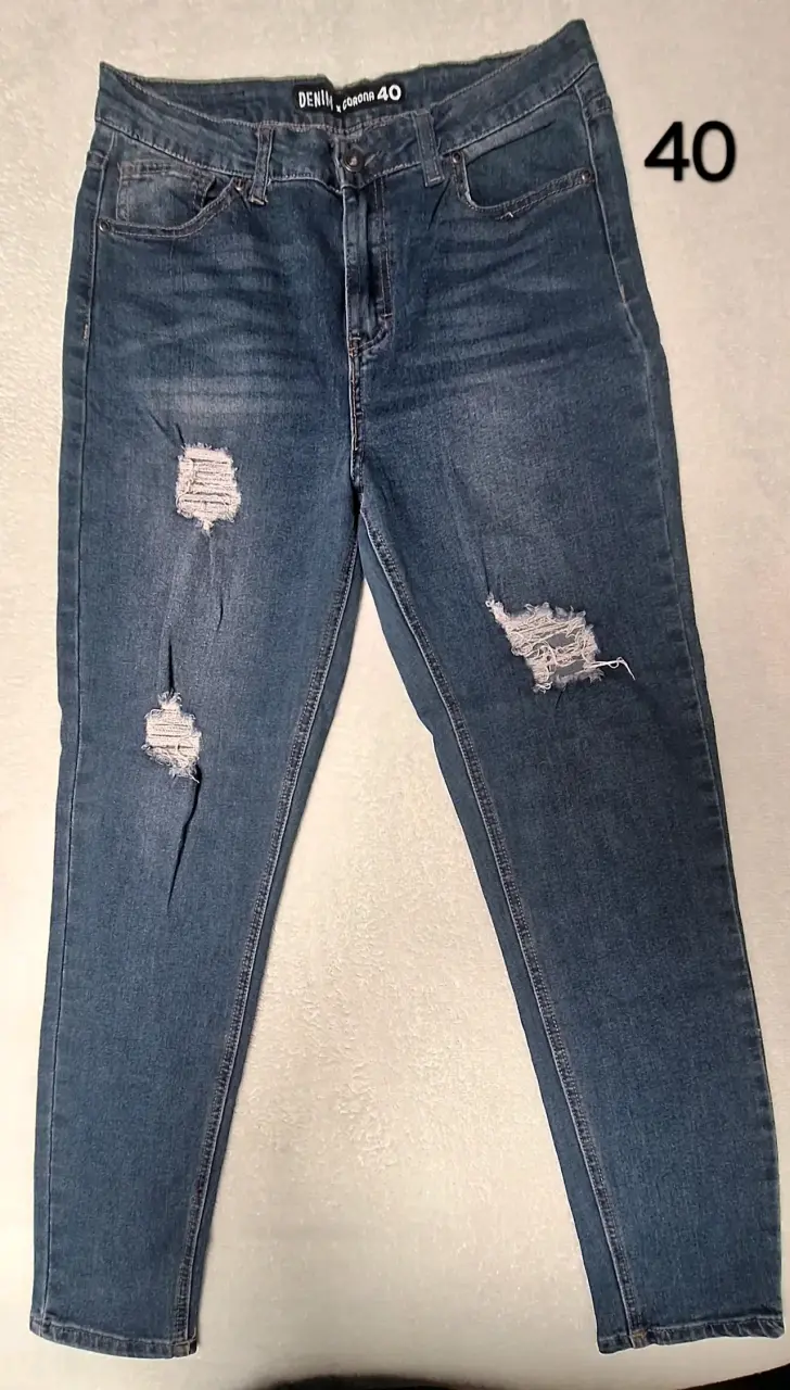 Jeans de mezclilla desgastados talla 40