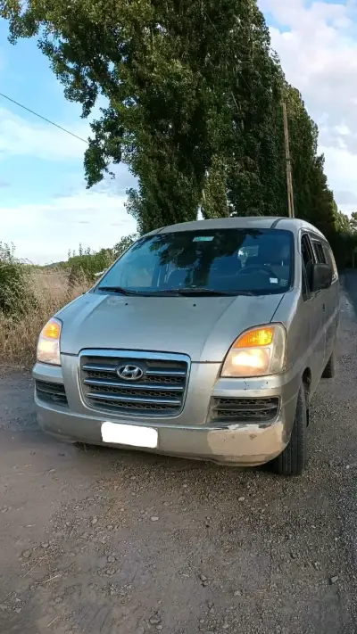 Furgón Hyundai H1 en buen estado - miniatura 3