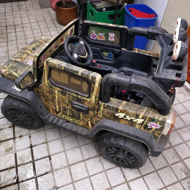 Jeep eléctrico infantil camuflado con luces - 3