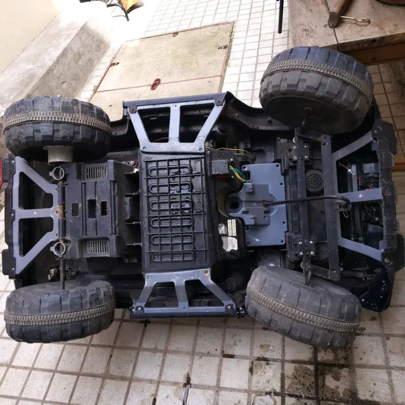 Jeep eléctrico infantil camuflado con luces - 5