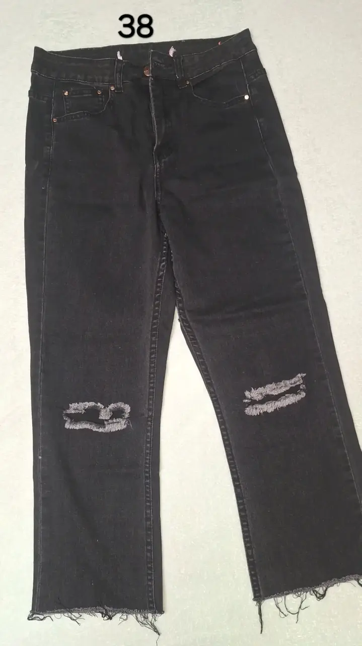 Jeans negros desgastados talla 38