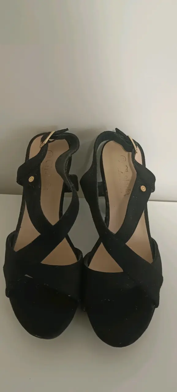 Sandalias de tacón negras elegantes - 1