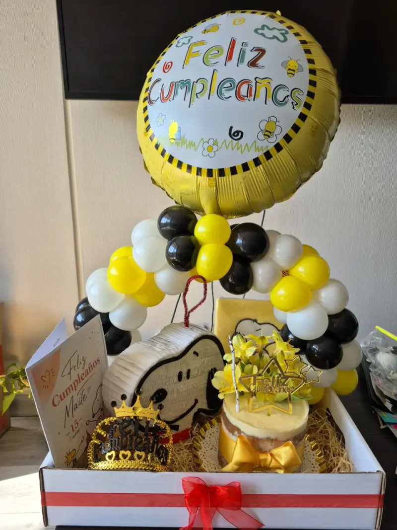 Sorpresa Cumpleaños con Piñata y Pastel - 1