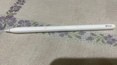 iPad Pro 11 pulgadas, con Apple Pencil y teclado - miniatura 1