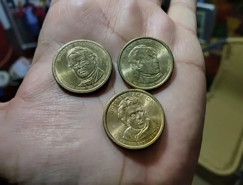 Tres monedas de USD 1 de EE.UU. - 4