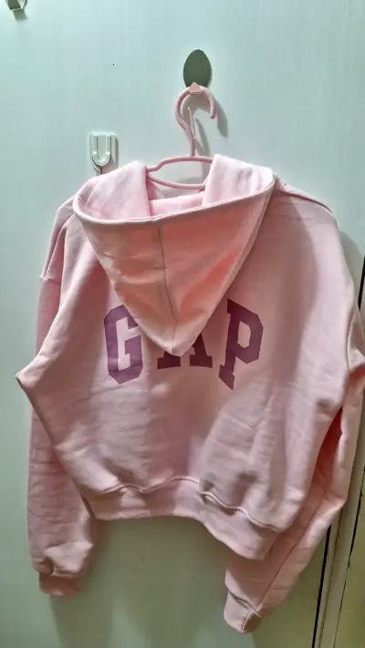 Polerón rosado GAP con capucha talla m - miniatura 3