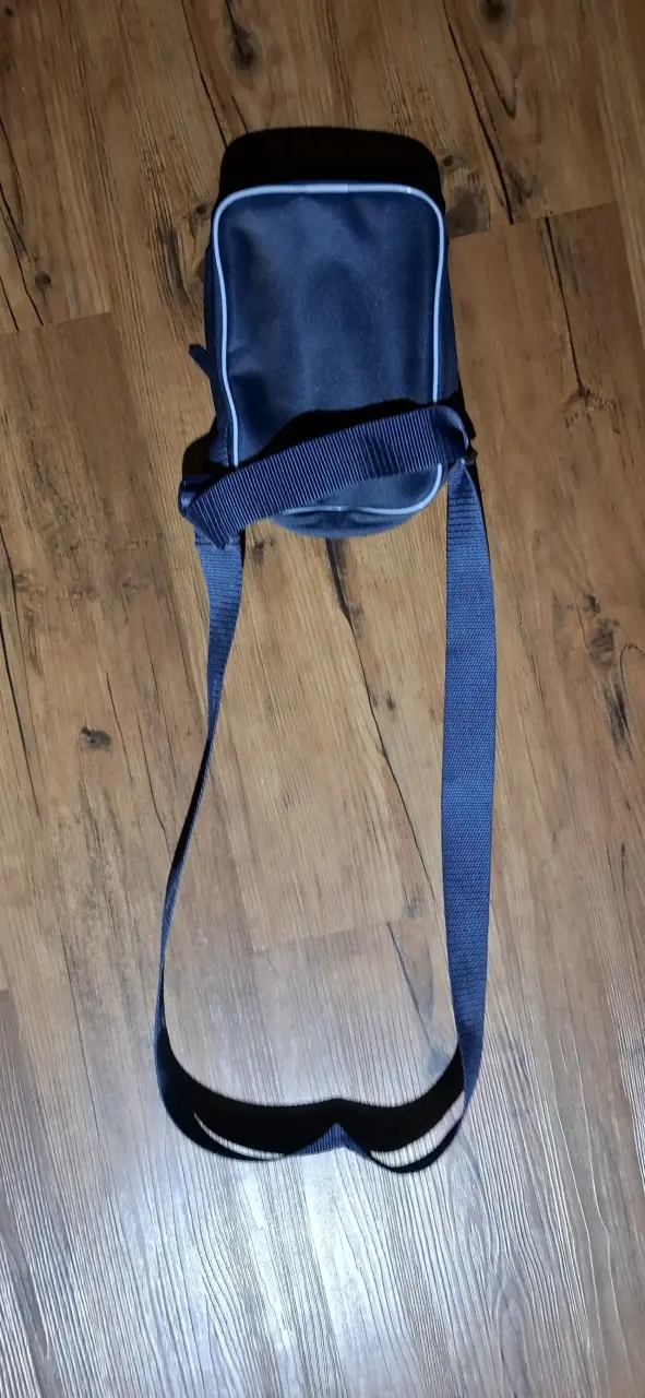 Bandolera azul con logo visible prefio negociable