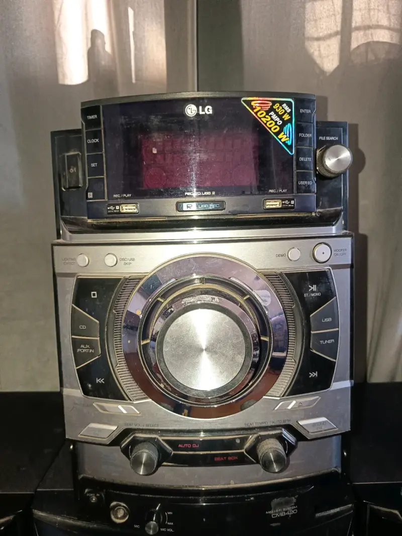 Sistema de sonido LG con bajos potentes - 2