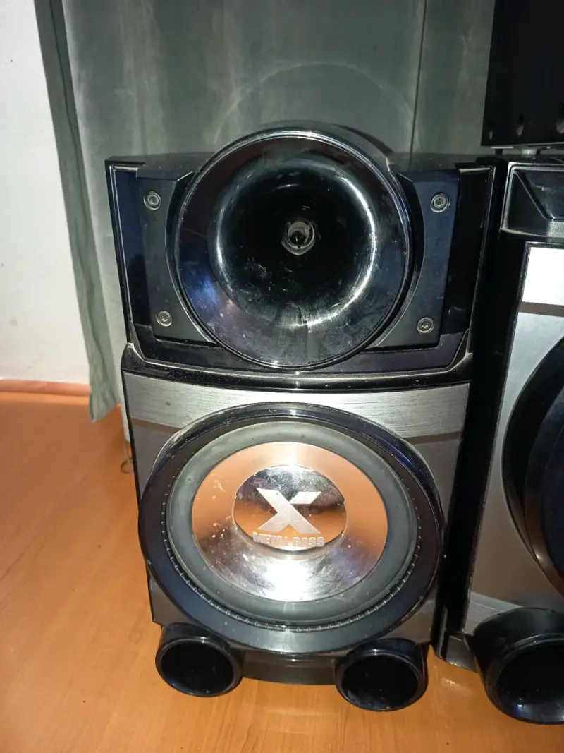 Sistema de sonido LG con bajos potentes - 3