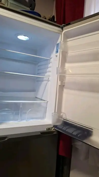 Refrigerador Mademsa de dos puertas en buen estado - miniatura 2