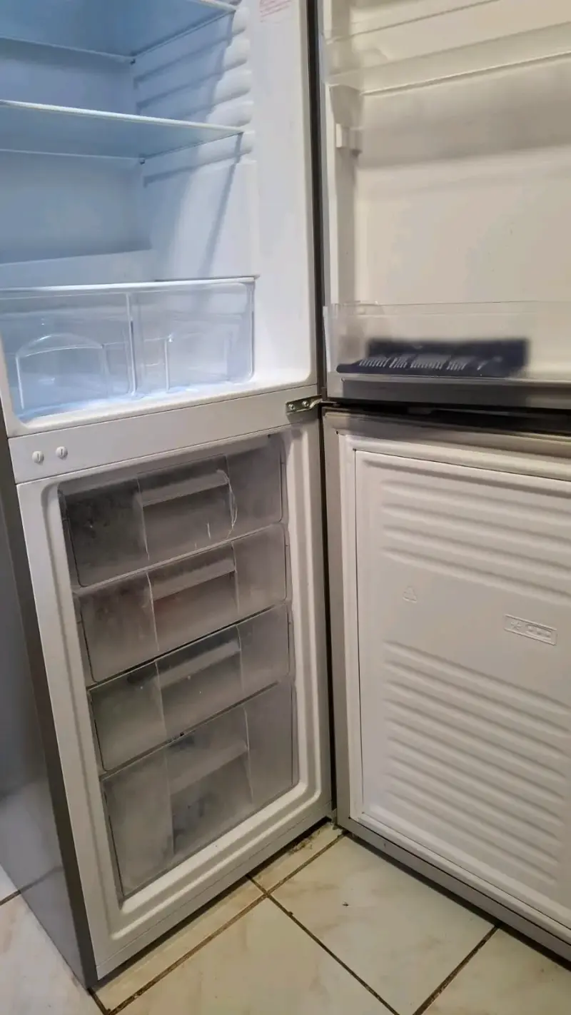 Refrigerador Mademsa de dos puertas en buen estado - 4