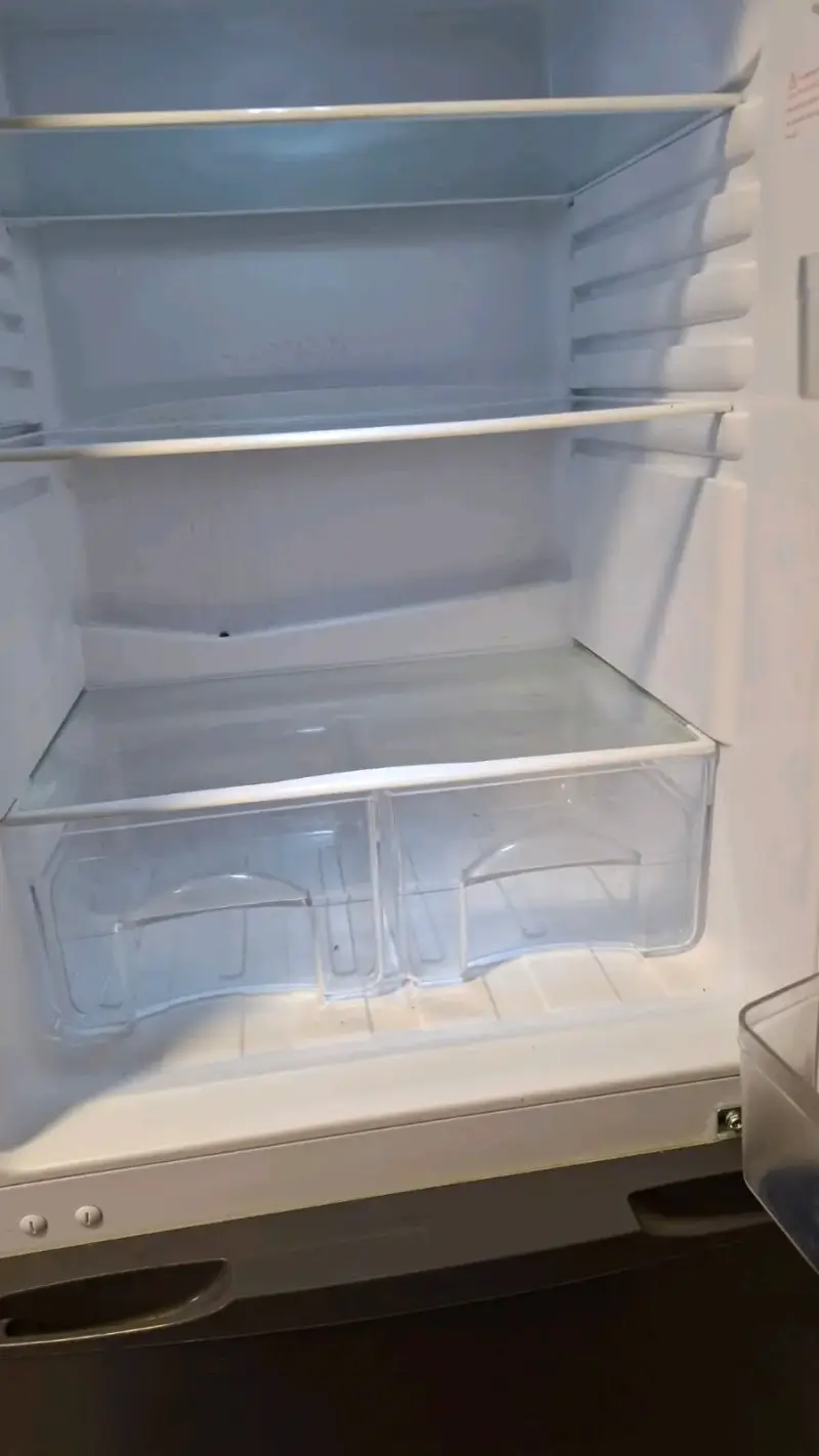 Refrigerador Mademsa de dos puertas en buen estado - 6