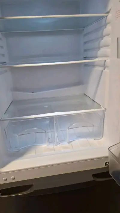 Refrigerador Mademsa de dos puertas en buen estado - miniatura 6