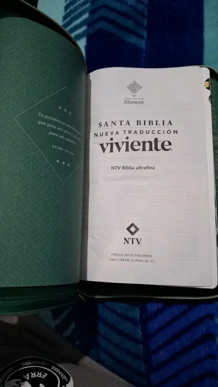 Santa Biblia NTV ultrafina verde - 3