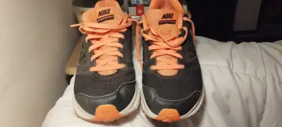 Zapatillas deportivas Nike Downshifter 5 negras y naranjas - miniatura 1