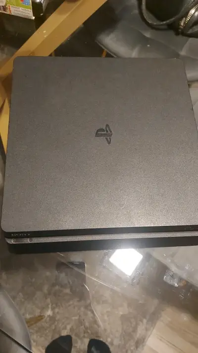 Consola PlayStation 4 Slim en buen estado - miniatura 2