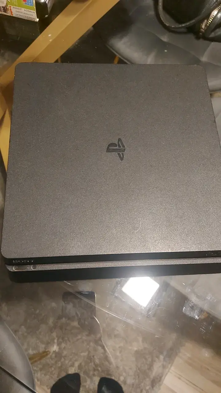 PlayStation 4 Slim, es permutable por un iphone - 2