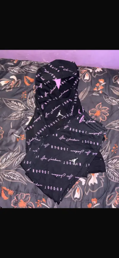 Conjunto deportivo Jordan negro con estampado - miniatura 2