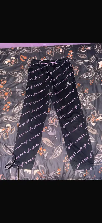 Conjunto deportivo Jordan negro con estampado - miniatura 1