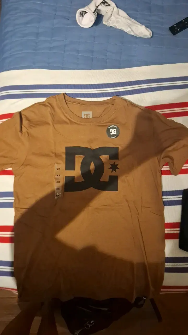 Polera DC Shoes marrón logo grande - 1