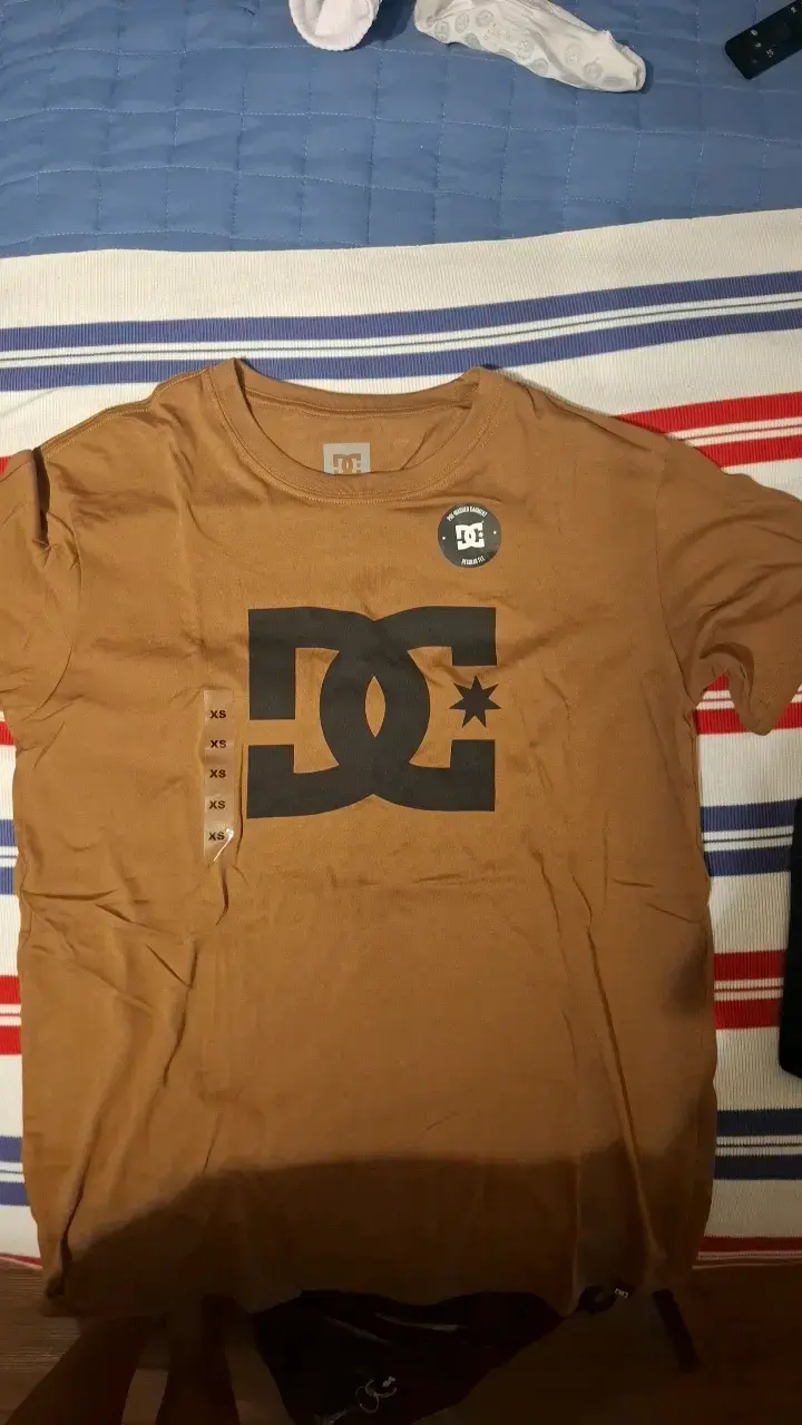 Polera DC Shoes marrón logo grande - 3