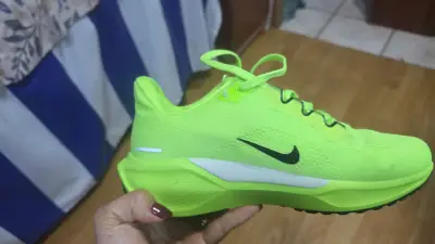 Zapatillas deportivas Nike verdes para hombre - miniatura 3