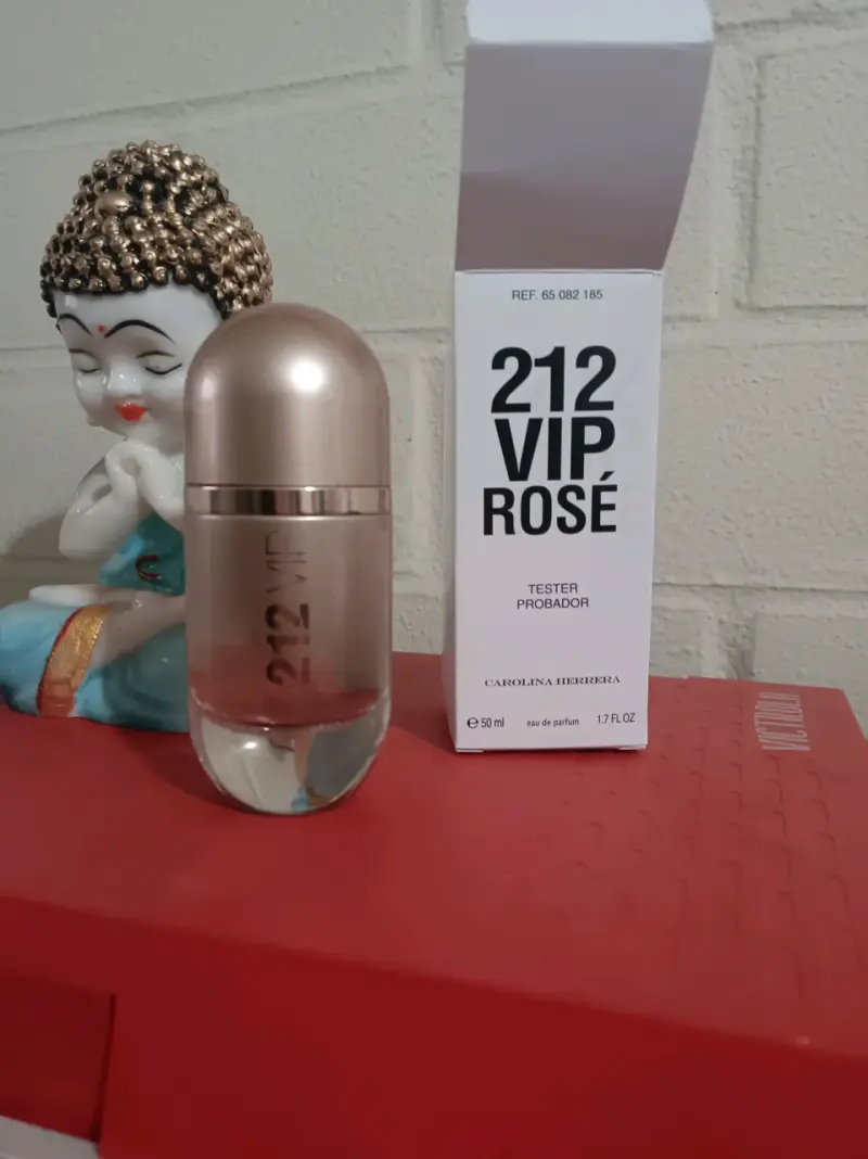 Perfume 212 VIP Rosé Carolina Herrera 50ml - 1