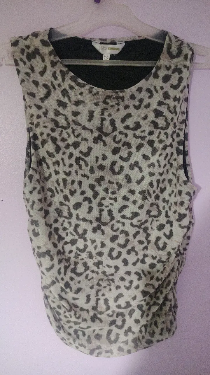 Polera sin mangas estampado animal print - 3