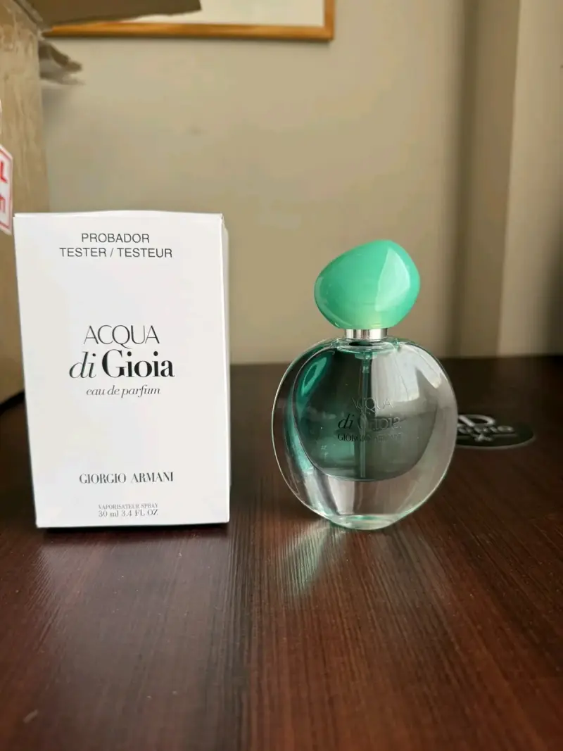 Perfume 212 VIP Rosé Carolina Herrera 50ml - 4