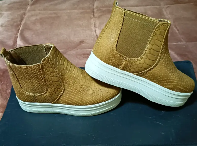 Botines de mujer color camel con textura - 1