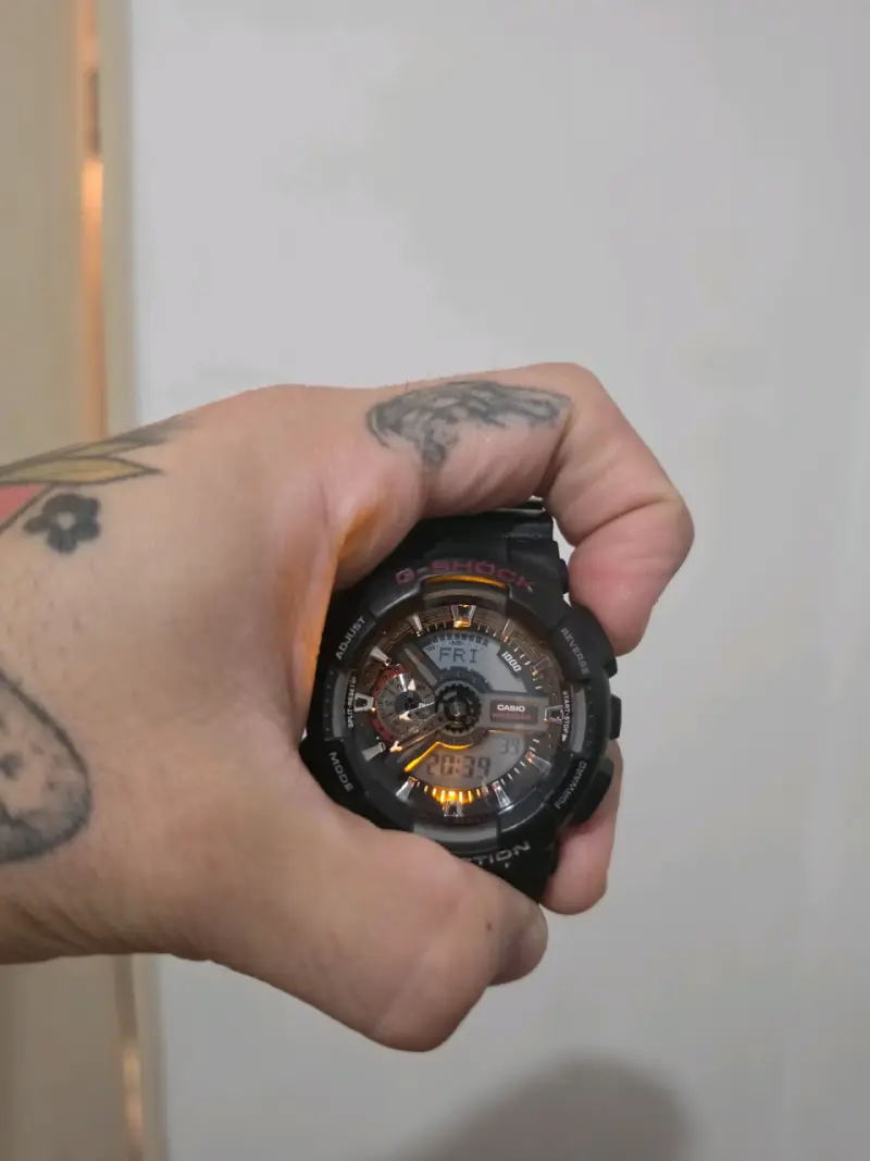 Reloj Casio G-Shock Negro Resistente al Agua - 1