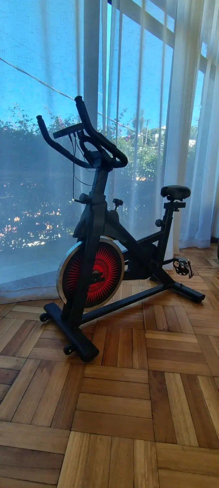 Bicicleta estática de ejercicio negra - 2