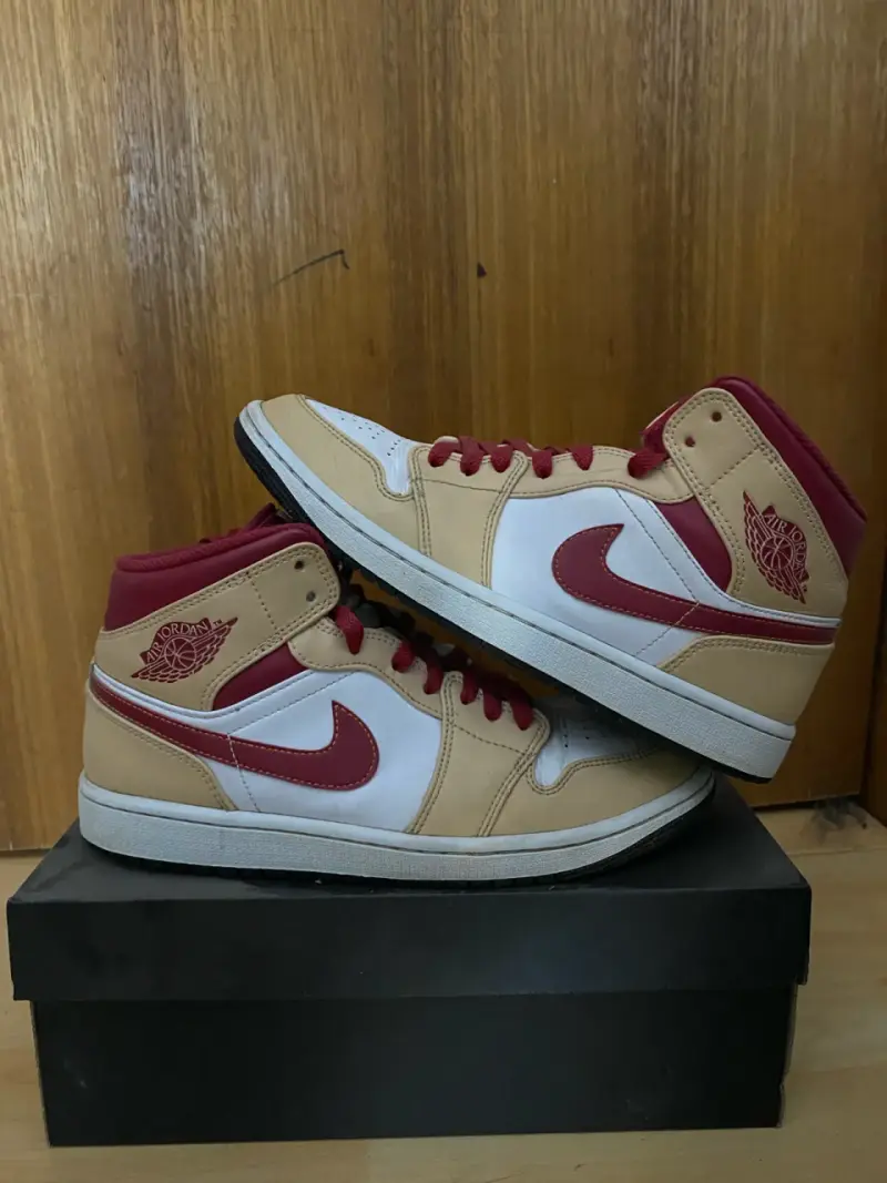 Zapatillas Air Jordan 1 Retro High OG Beige y Rojo - 2