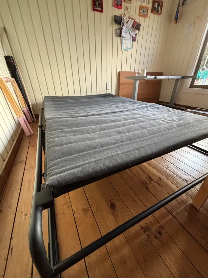 Sofá cama plegable de metal gris - 3