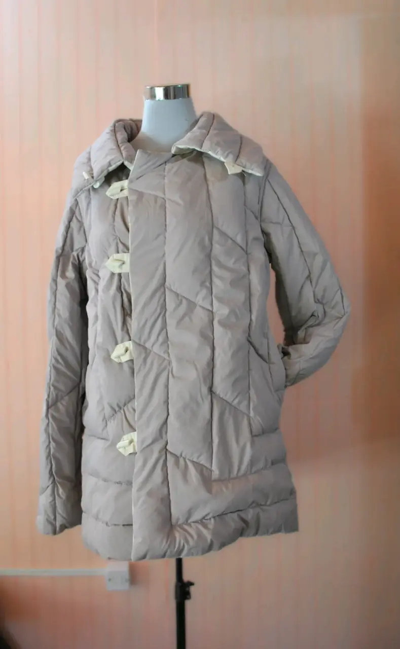 Abrigo acolchado beige para mujer - 1