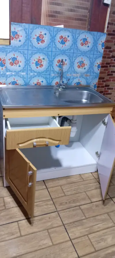 Mueble de cocina con lavaplatos de acero inoxidable - miniatura 2