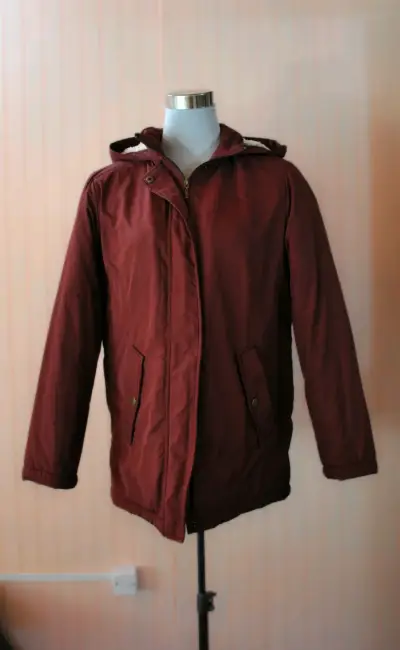 Parka burdeos con capucha para mujer - miniatura 1
