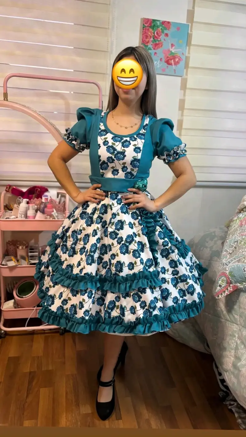 Vestido folclórico con estampado floral azul - 1