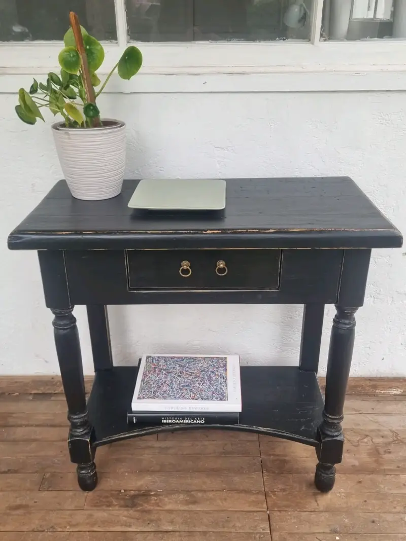 Mesa auxiliar de madera negra con cajón - 1