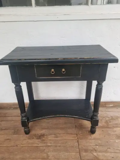 Mesa auxiliar de madera negra con cajón - miniatura 2