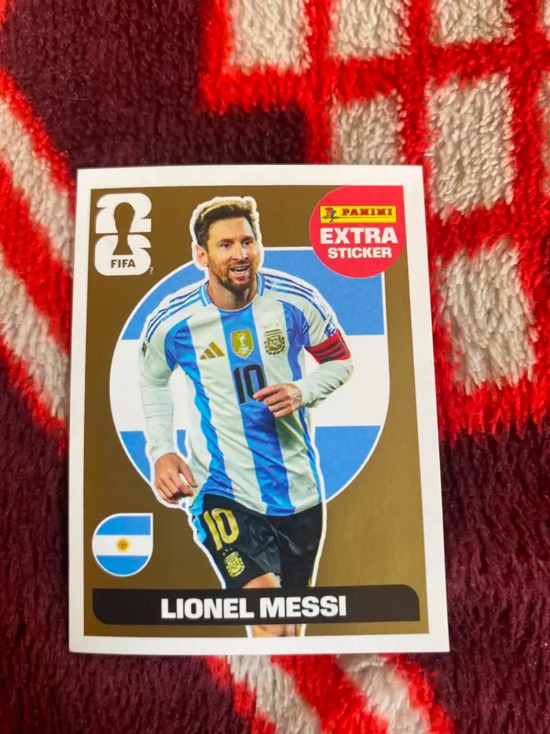 Lámina Panini Extra Sticker Lionel Messi Oro 2026 - 1