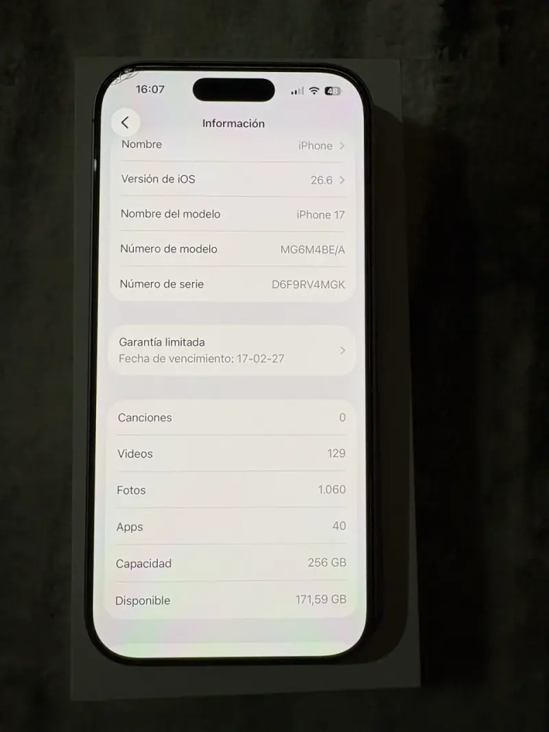 iPhone 17 256GB en color lila con caja - 2