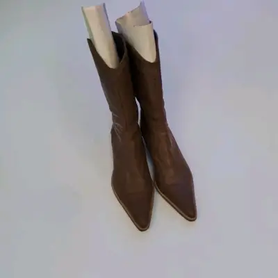 Botas de cuero marrón con tacón medio - miniatura 1