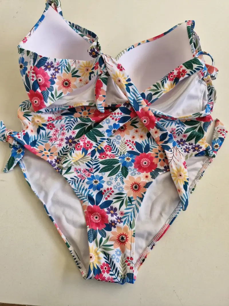 Bikini floral con diseño colorido - 2