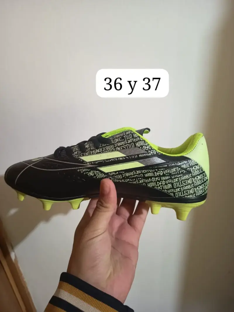 Zapatos de futbol