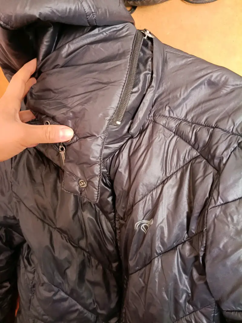 Chaqueta de pluma negra con capucha Tentation - 5
