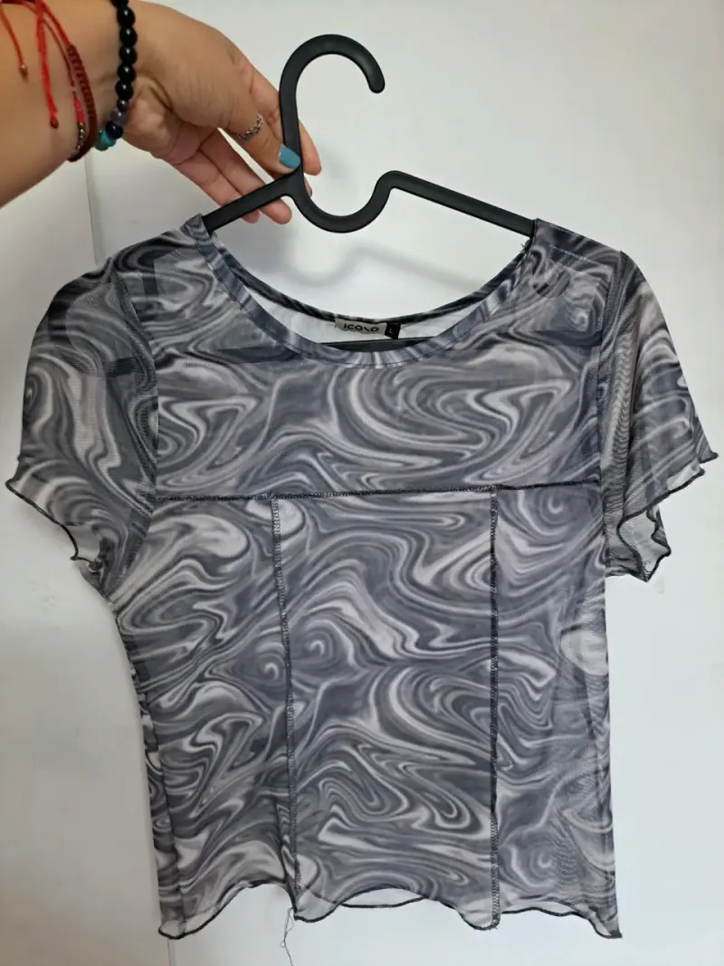 Polera transparente con diseño - 1