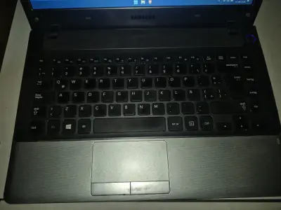 Laptop Samsung 350V - miniatura 2