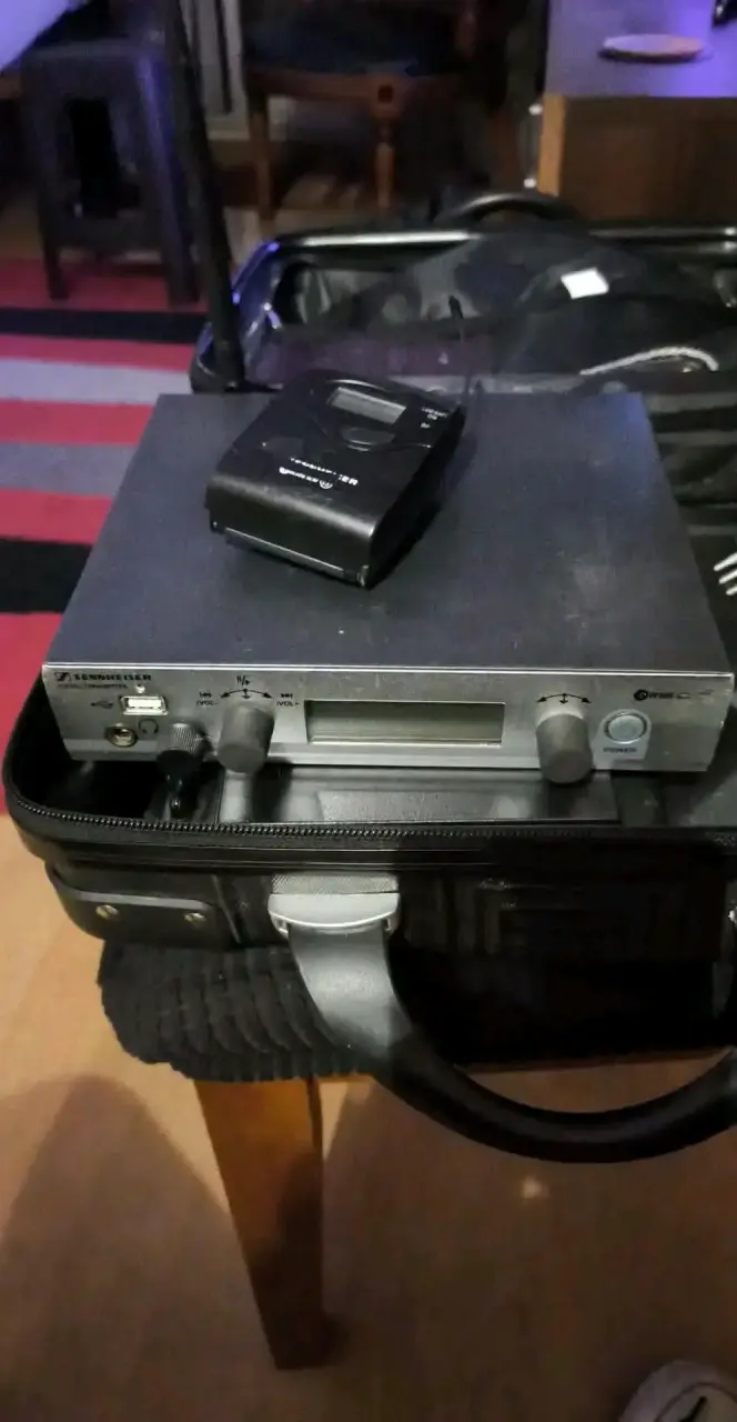 Set de micrófonos Shure y Audio-Technica con receptor - 2